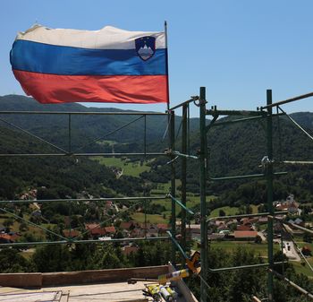 Nad »Mlečnkom« se dogaja - pričetek obnovitvenih del na Sv. Jožefu nad Preserjem