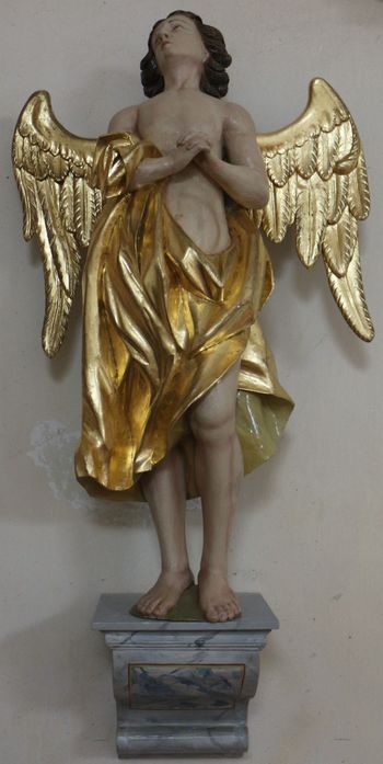 Obnovljen oltar v pokopališki kapeli sv. Križa v Planini