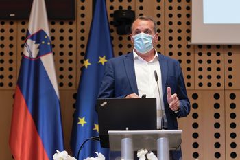 Razdelitev evropskih sredstev med vzhodno in zahodno Slovenijo