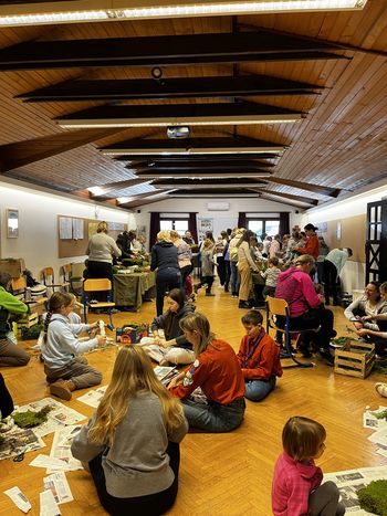 Ustvarjalnost in tradicija pri izdelavi adventnih venčkov na Brezovici