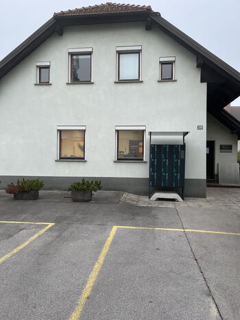 Izposoja knjižničnega gradiva preko paketnikov na Brezovici