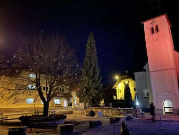 Na Rakitni “Na placi” četrtič zapored slovesno prižgali praznične luči