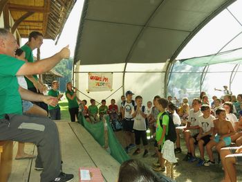 Dotik nebes v polhograjski župniji