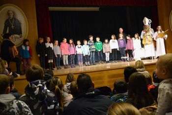 Miklavž obdaril polhograjske otroke