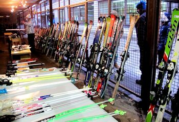 Sejem rabljene smučarske opreme na Bledu