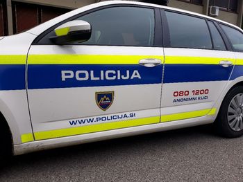 Nadzor nad upoštevanjem prepovedi gibanja in zbiranja na javnih mestih ter gibanja izven občin