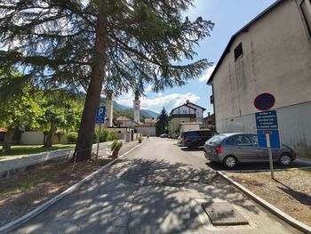 Preplastitev ceste med hotelom in zdravstveno postajo Preplastitev ceste med hotelom in zdravstveno postajo