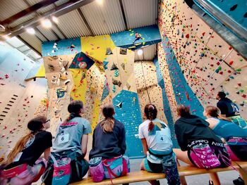 Mladi plezalci na tretji tekmi vzhodne lige do odličnih rezultatov