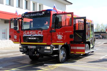 Gasilci iz Rakitne z novim vozilom