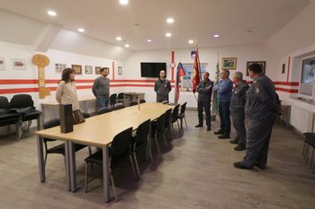 Slavnostni podpis pogodbe za novo vozilo Prostovoljnega gasilskega društva Jezero