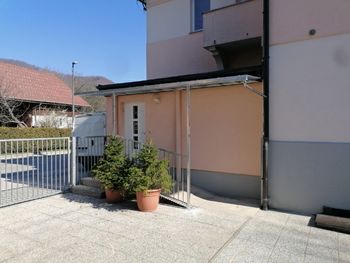 Urejanje zunanjih površin v okolici šol in vrtcev Urejanje zunanjih površin v okolici šol in vrtcev