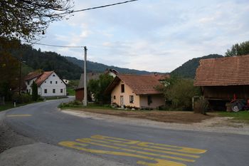 Rušenje hiše v Dvoru