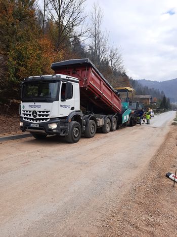 Pričetek asfaltiranja Pričetek asfaltiranja