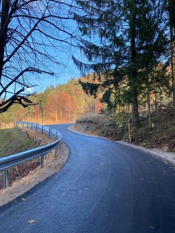 Skoraj pet kilometrov novega asfalta Skoraj pet kilometrov novega asfalta