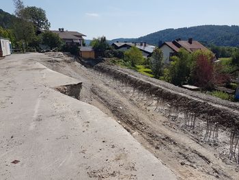 Sanacija parkirišča pri OŠ Polhov Gradec poteka po načrtih