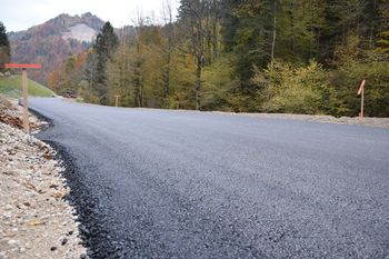 Del ceste v Mali vodi je že asfaltiran