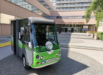 Klinko Kavalir nudi brezplačen prevoz med klinikami znotraj območja UKC Ljubljana in Onkološkega inštituta Ljubljana