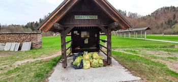 Kljub slabemu vremenu so številni občani sodelovali v čistilni akciji