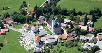 Ali veste, da vsako prvo nedeljo v mesecu poteka voden ogled cerkve sv. Petra v Dvoru? Ali veste, da vsako prvo nedeljo v mesecu poteka voden ogled cerkve sv. Petra v Dvoru?