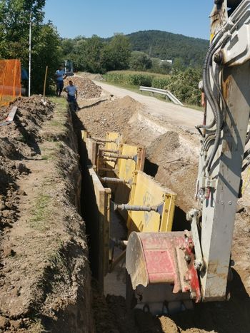 Odvoz smeti v Stranski vasi v času gradnje kanalizacije