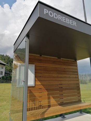 Ne onesnažujmo novih avtobusnih nadstrešnic!