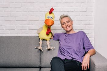 STAND-UP: Lucija Ćirović in namišljeni prijatelji