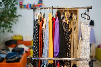 IZMENJEVALNICA oblačil, obutve, knjig