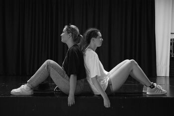 Otvoritev razstave: TUGO SAM HATFULL – Karin & Karin