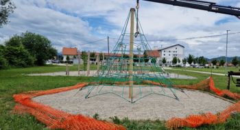 POSTAVITEV PLEZALNIH MREŽ V MESTNEM PARKU IN HOPSLANDIJI (30. maj 2025)