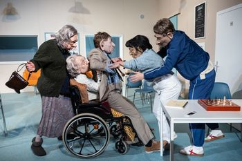 Paradiž, grenka komedija