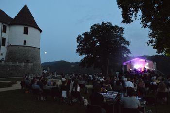 1 na 1: Gušti & Tomi M. v grajskem parku na gradu Sevnica