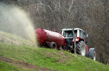 Pazljivo pri gnojenju kmetijskih zemljišč