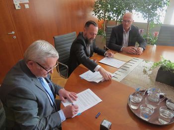 Podpisana pogodba za kanalizacijo Zaklanec in del Stare ceste v Horjulu