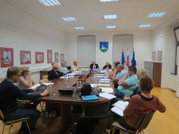 Svetniki in svetnice na izredni seji o volitvah v državni svet