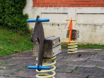 Gugalna konjička spet na svojem mestu