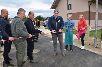 Otvoritev asfalta v novi ulici v Lovrencu na Dravskem polju