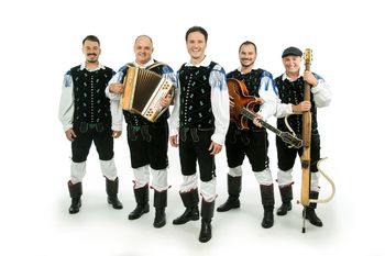 OTVORITEV TELOVADNICE NA KAPELI Z ANSAMBLOM MODRIJANI