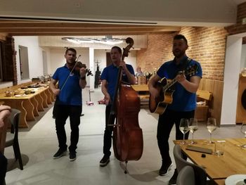 Poletje v Moravskih Toplicah, četrtkova glasbena osvežitev: Folklorna skupina Bogojina in Trio Raj 