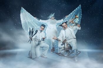 Prižig prazničnih luči v M. Toplicah z Žonglersko skupino Čupakabra s predstavo Svetlobna poezija 