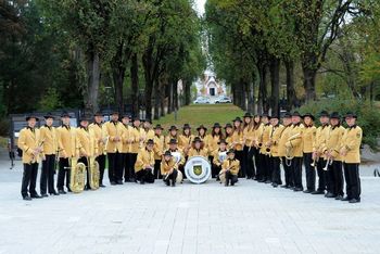 Kresovanje in postavitev mlaja s Pihalnim orkestrom Murska Sobota