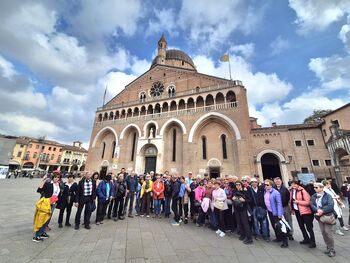 Praznovanje 8. marca smo nadaljevali na izletu Padova – Gardsko jezero – Modena – Verona