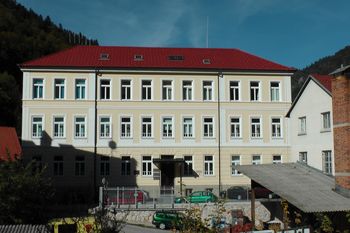 Knjižnica dr. Toneta Pretnarja na Balosu 4 v Tržiču je odprta