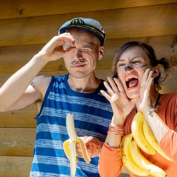 VABILO NA PREDSTAVO OPICA IN KAPITAN TAN-TAN