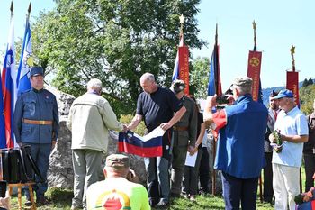 Na planini Kuhinja odkrili spominsko obeležje Na planini Kuhinja odkrili spominsko obeležje