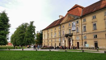 Video novica: Odprtje razstave V odboju svetlobe