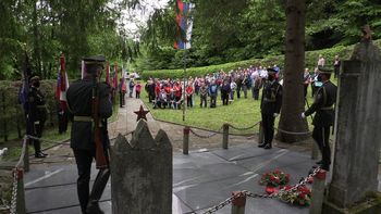 Video novica: Spominska slovesnost pri obeležju padlih talcev pod Gozdnikom