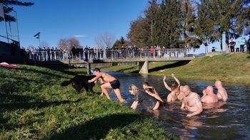 Video novica: Novoletno plavanje v Ložnici