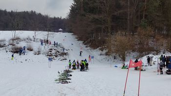 video novica: Med zimskimi počitnicami so na Ponikvi pri Žalcu uredili smučišče