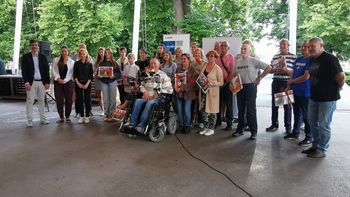 Video novica: Pri žalski Fontani piv postavljena na ogled razstava fotografij z življenjskimi zgodbami