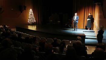 Prednovoletni sprejem z monokomedijo Mojce Fatur